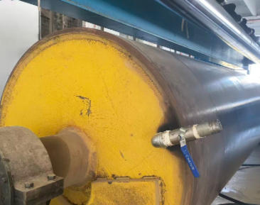 2025年11月23日山東濰坊壓輥機導熱油加熱系統(tǒng)清洗換油工程結(jié)束